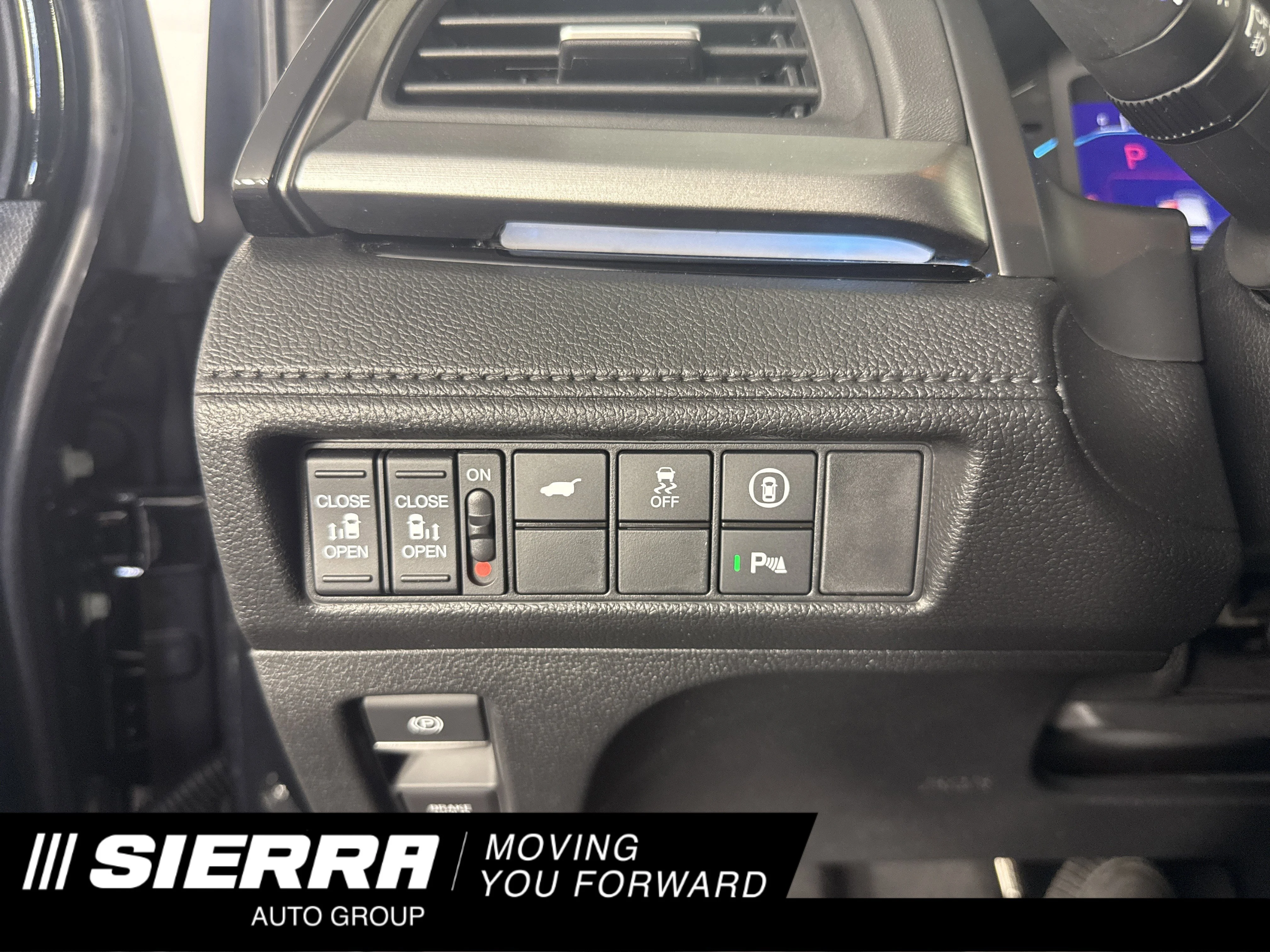 2024 Honda Odyssey Touring's photo