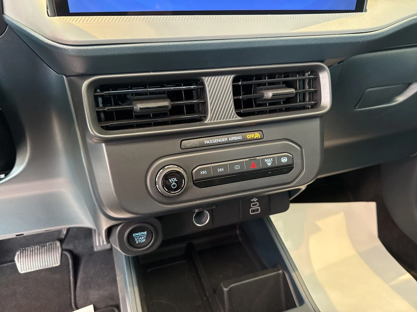 New 2026 Space White Metallic Ford XLT image 19