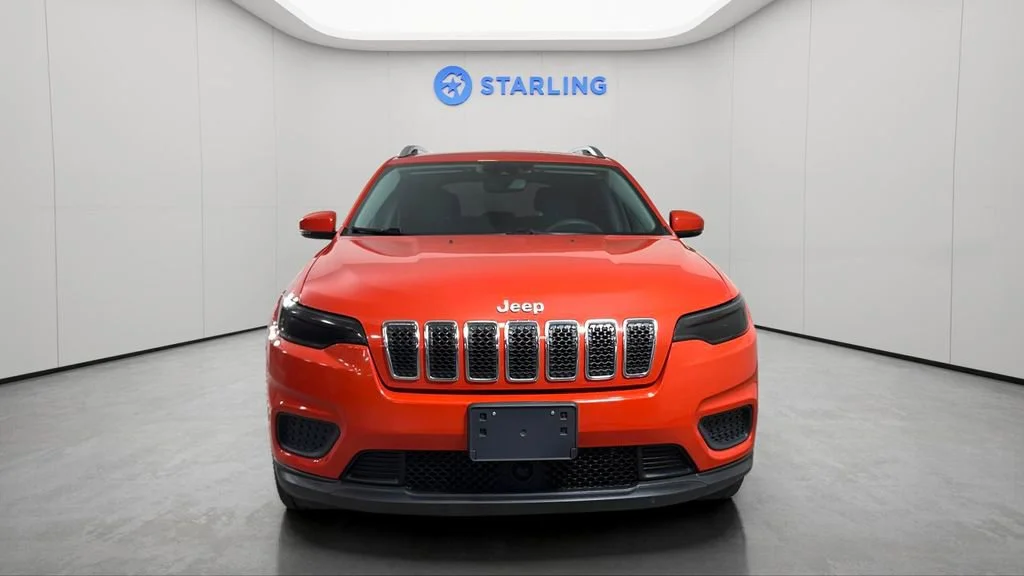 Used 2021 Orange Jeep Latitude FWD image 16