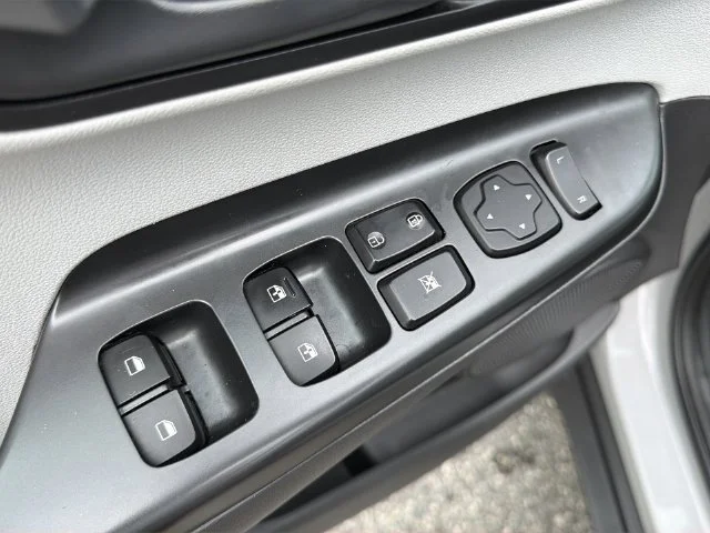 Used 2023 Silver Hyundai SEL image 31