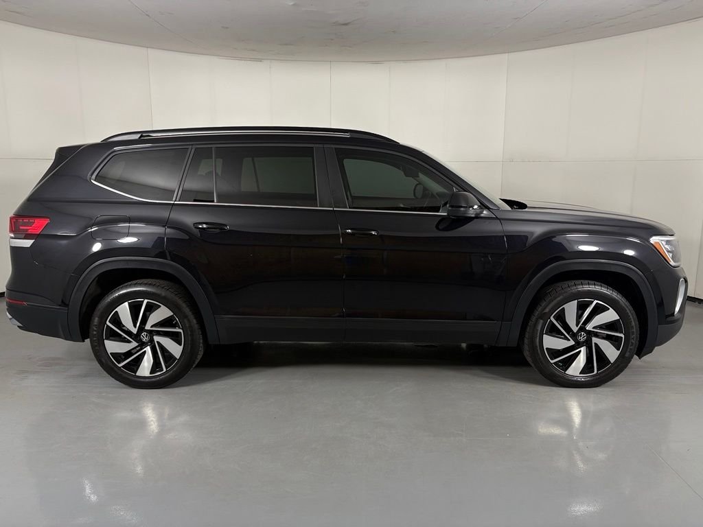 Used 2024 Black Volkswagen 2.0T SE w/Technology image 9