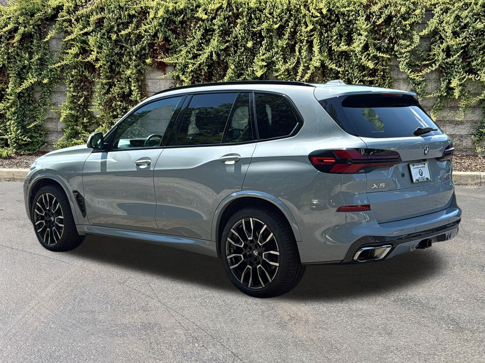 Used 2024 Brooklyn Grey Metallic BMW xDrive40i image 6