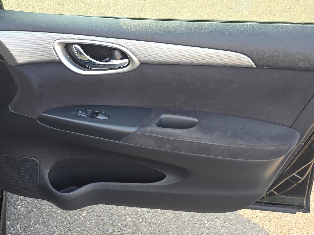 Used 2015 Super Black Nissan SR image 19