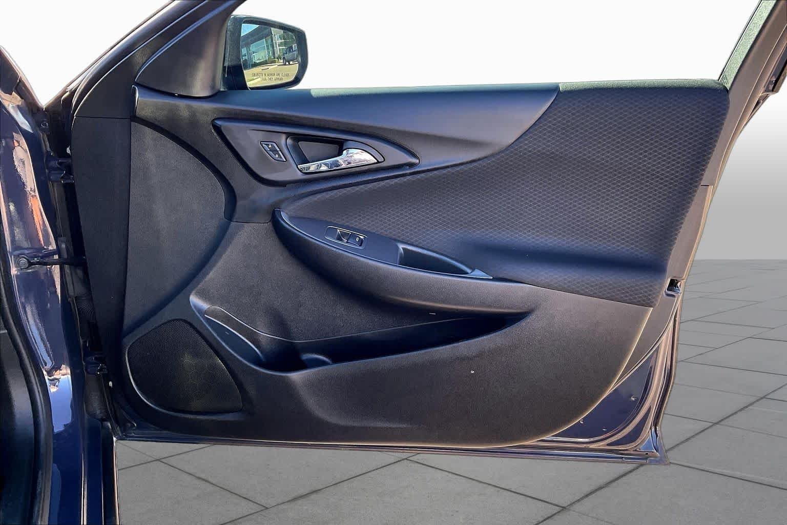 Used 2025 Night Chevrolet LT image 21