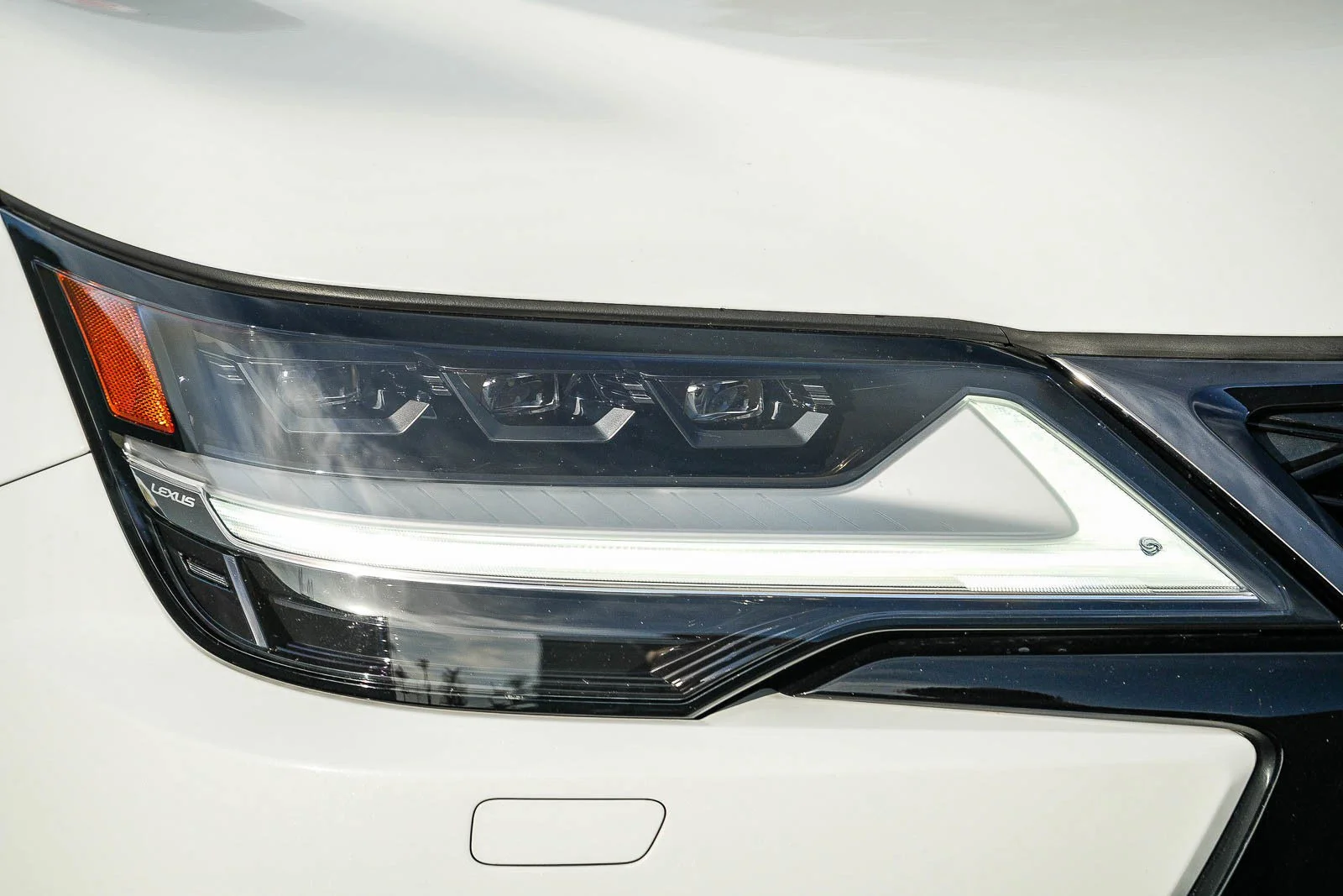 2024 Lexus LX F-Sport - Photo 8