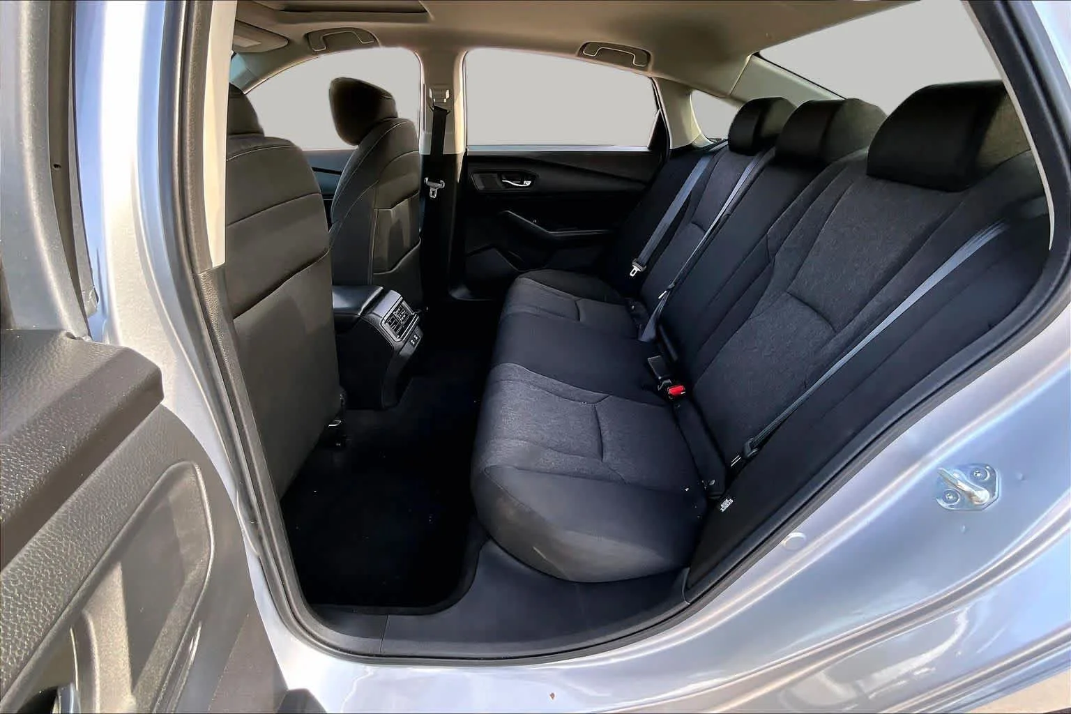 Certified Used 2025 Solar Silver Metallic Honda SE image 20