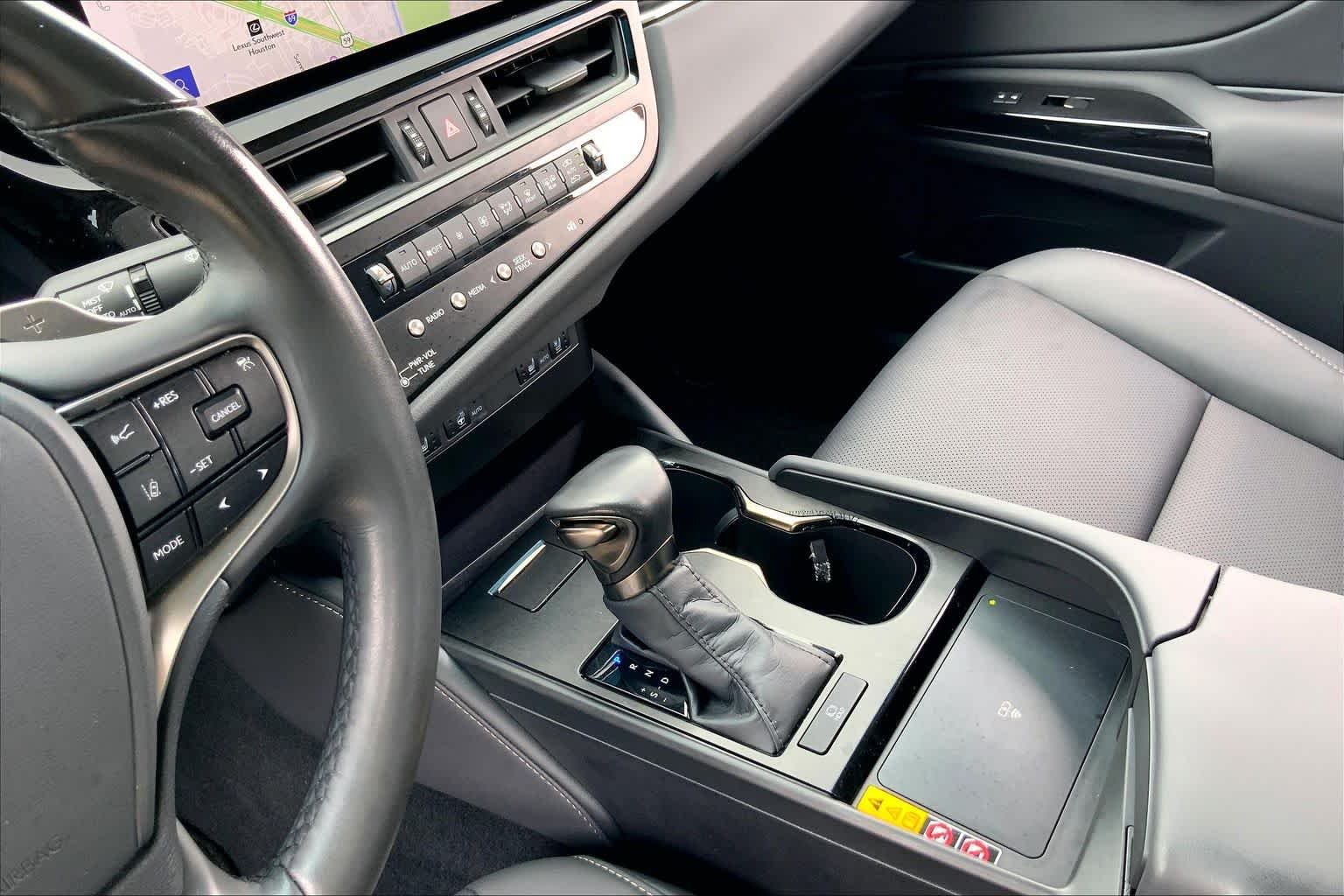 Used 2024 Iridium Lexus  image 16