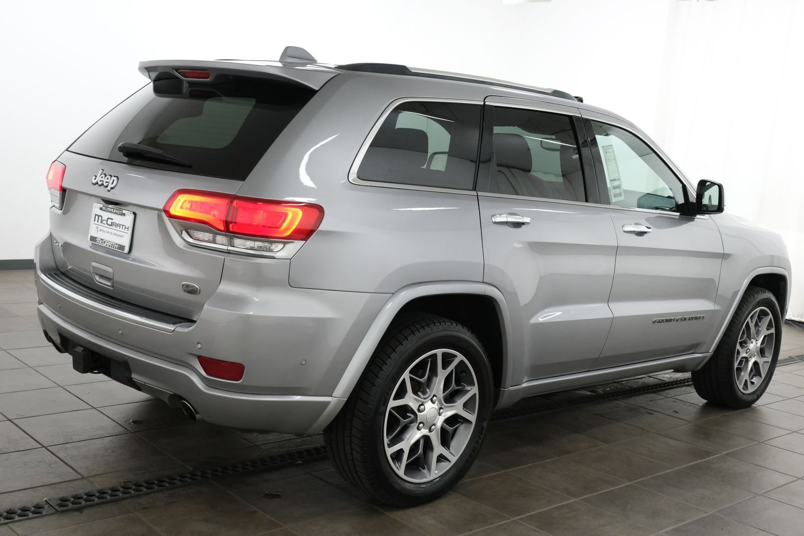 Used 2020 Billet Silver Metallic Clearcoat Jeep Overland image 5