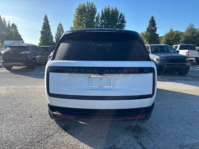 Used 2023  Land Rover SE image 6