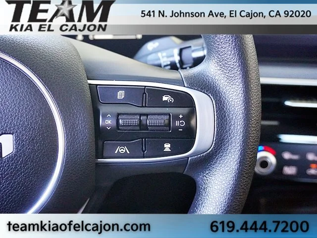 Used 2025 White Kia LXS image 38