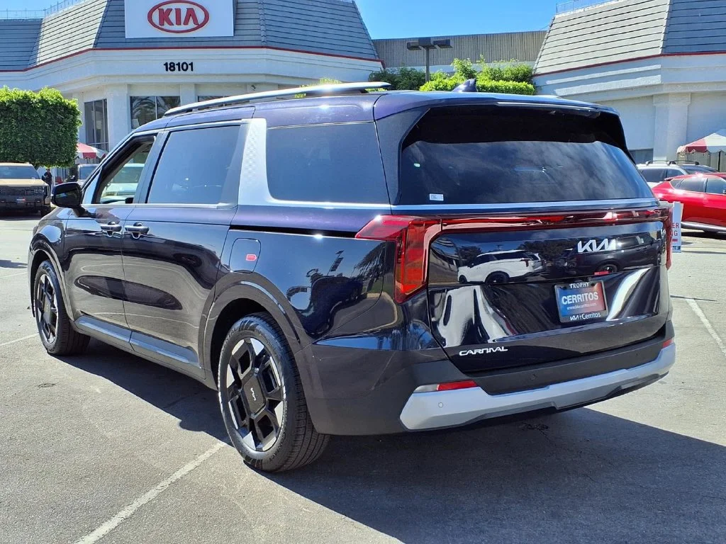 2025 Kia Carnival EX - Photo 3