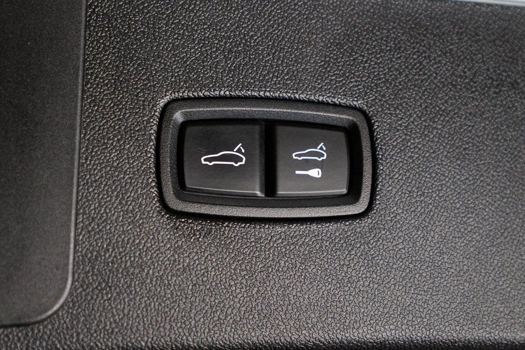 Used 2023 White Porsche Platinum Edition image 40