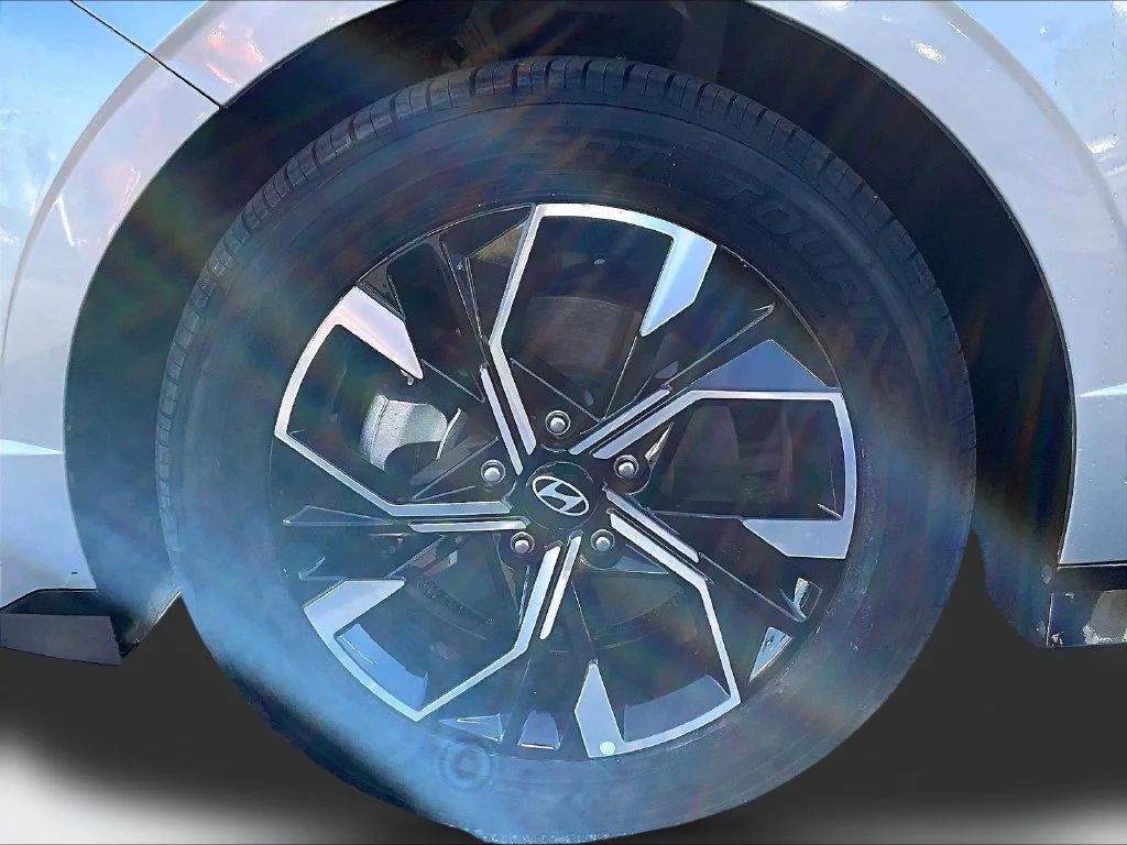 Used 2025 Silver Hyundai SEL image 10