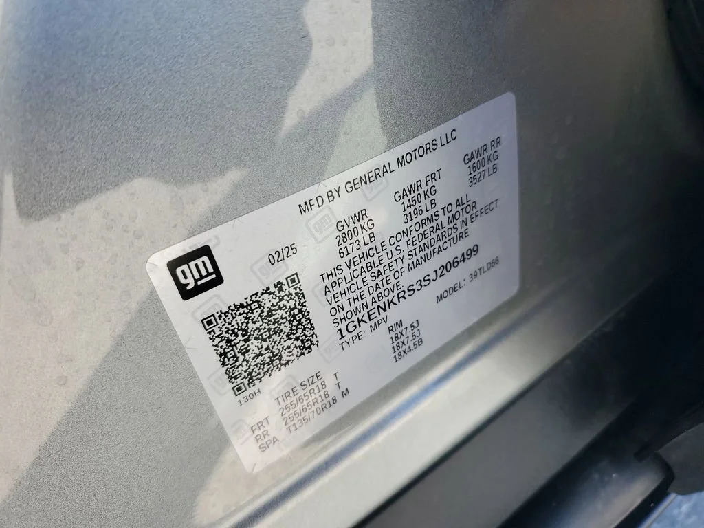 Used 2025 Sterling Metallic GMC Elevation image 28