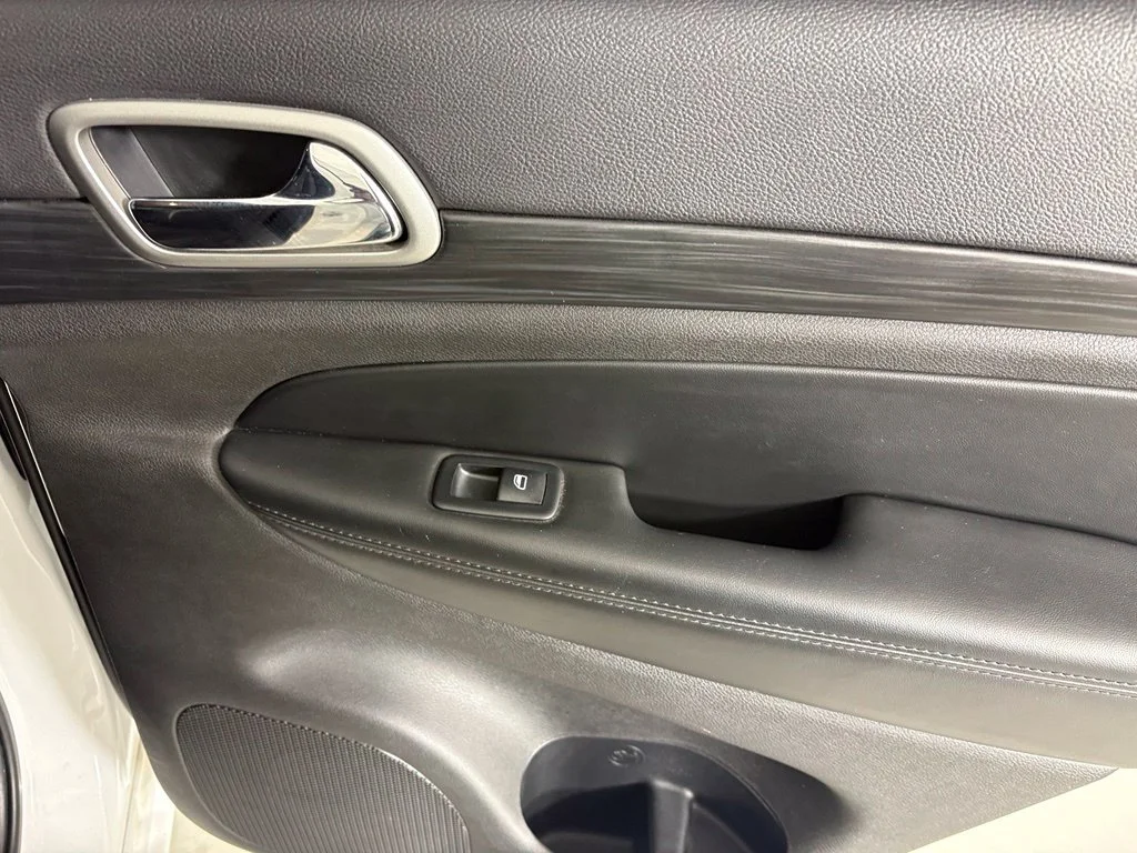 Used 2019 White Jeep Altitude image 15