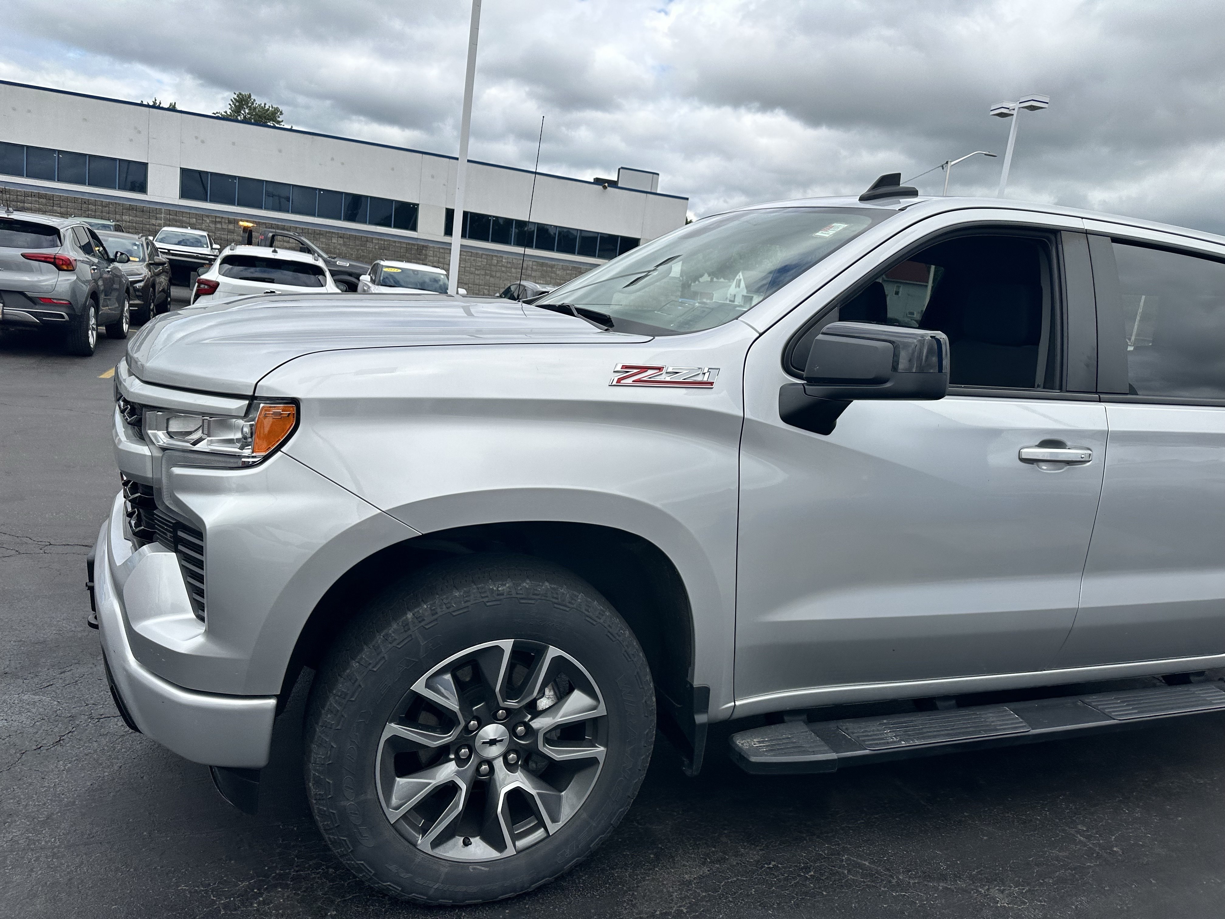 Used 2022 Silver Ice Metallic Chevrolet RST image 4