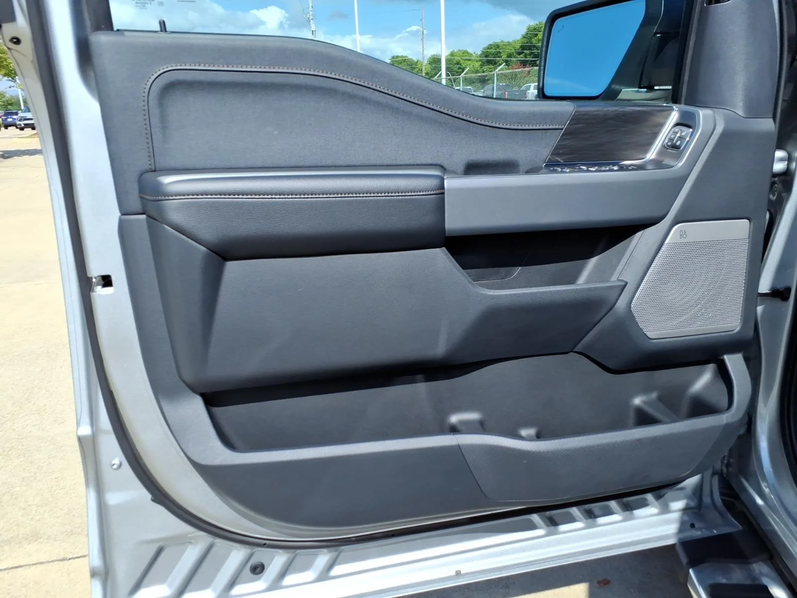 Used 2024 Iconic Silver Ford Lariat image 20