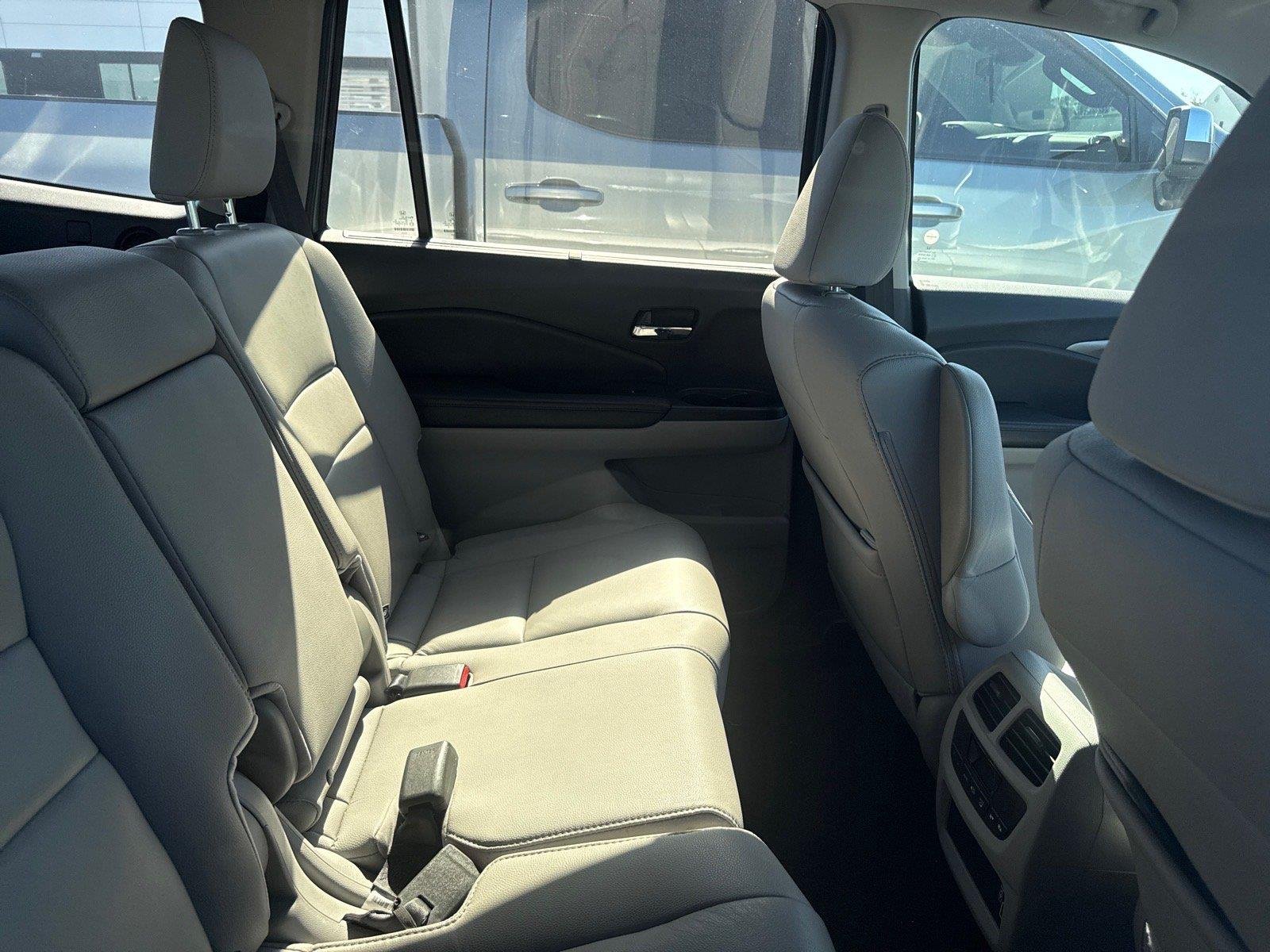 Used 2022 Lunar Silver Metallic Honda EX-L image 20
