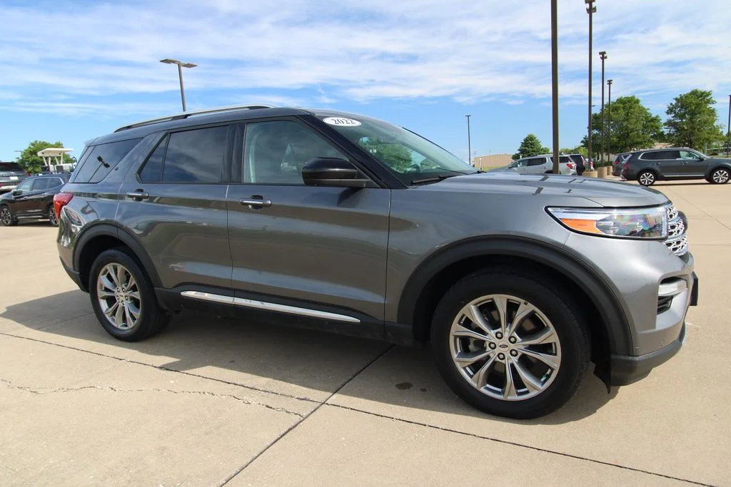 Used 2022 Gray Ford Limited image 3