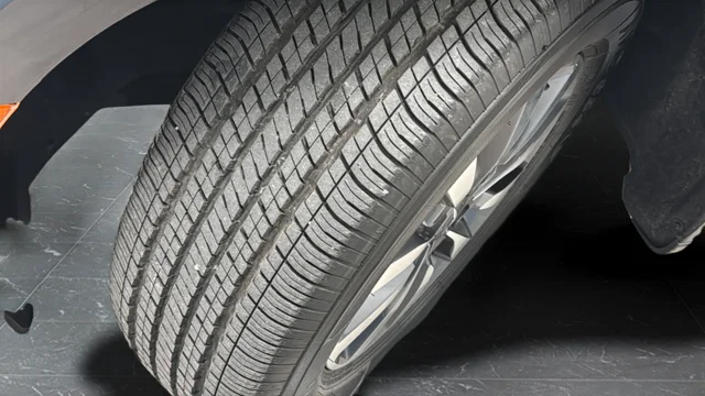 Used 2022 Crystal Metallic Chrysler Touring L image 37