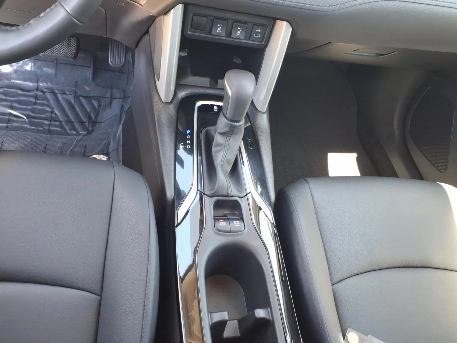 2025 Toyota Corolla Cross XLE - Photo 15