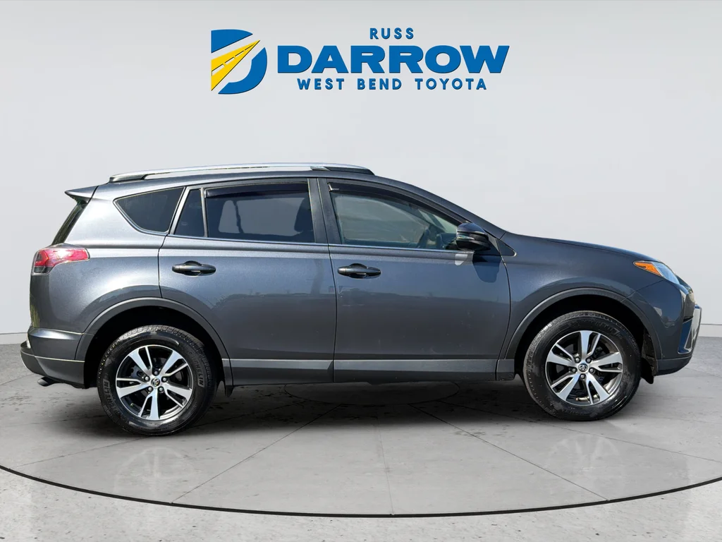 Used 2018 Gray Toyota XLE image 5