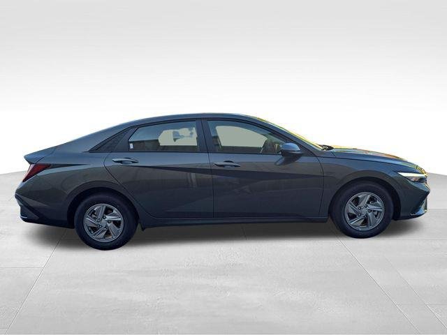 New 2026 Gray Hyundai SE image 6