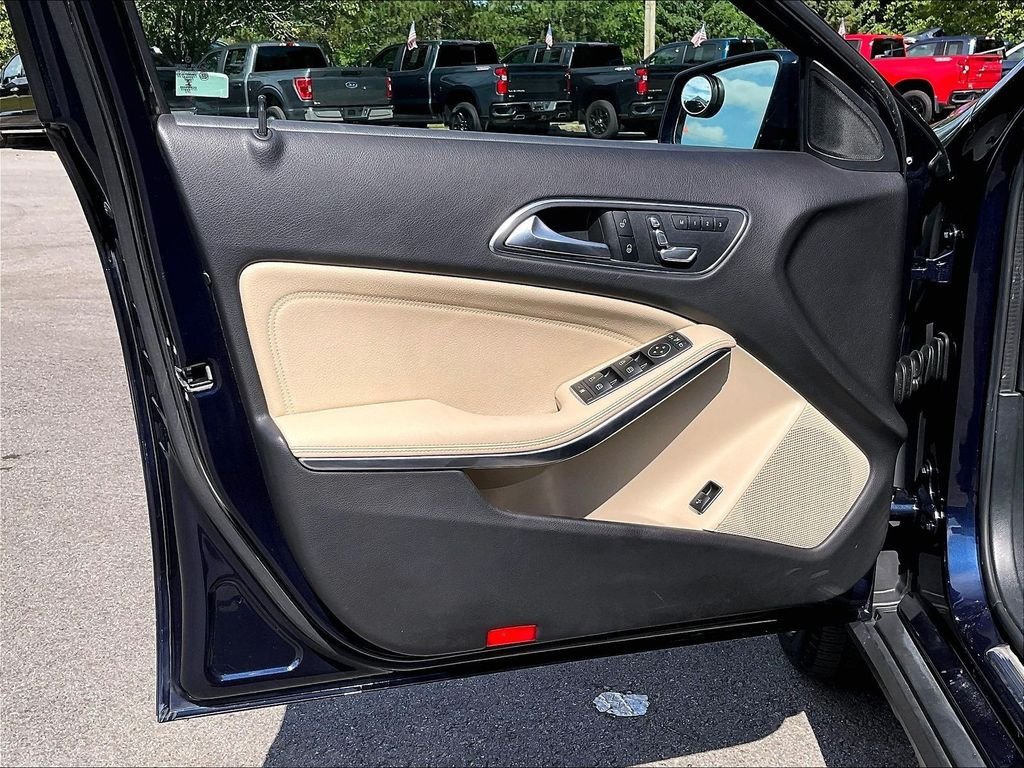 Used 2018 Gray Mercedes-Benz GLA 250 image 9