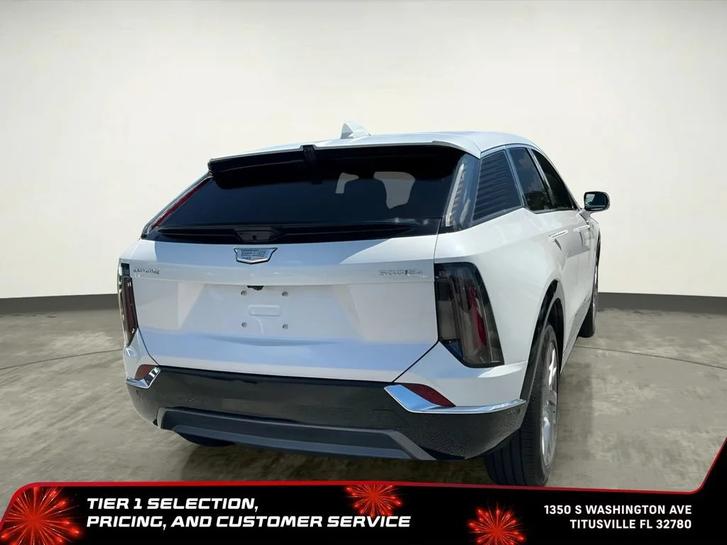 Used 2025 Crystal White Tricoat Cadillac Luxury 2 image 9