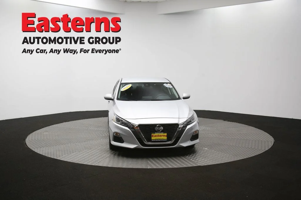 Used 2022 Silver Nissan 2.5 SV image 50