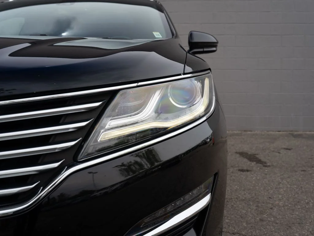 Used 2017 Black Lincoln Reserve image 11
