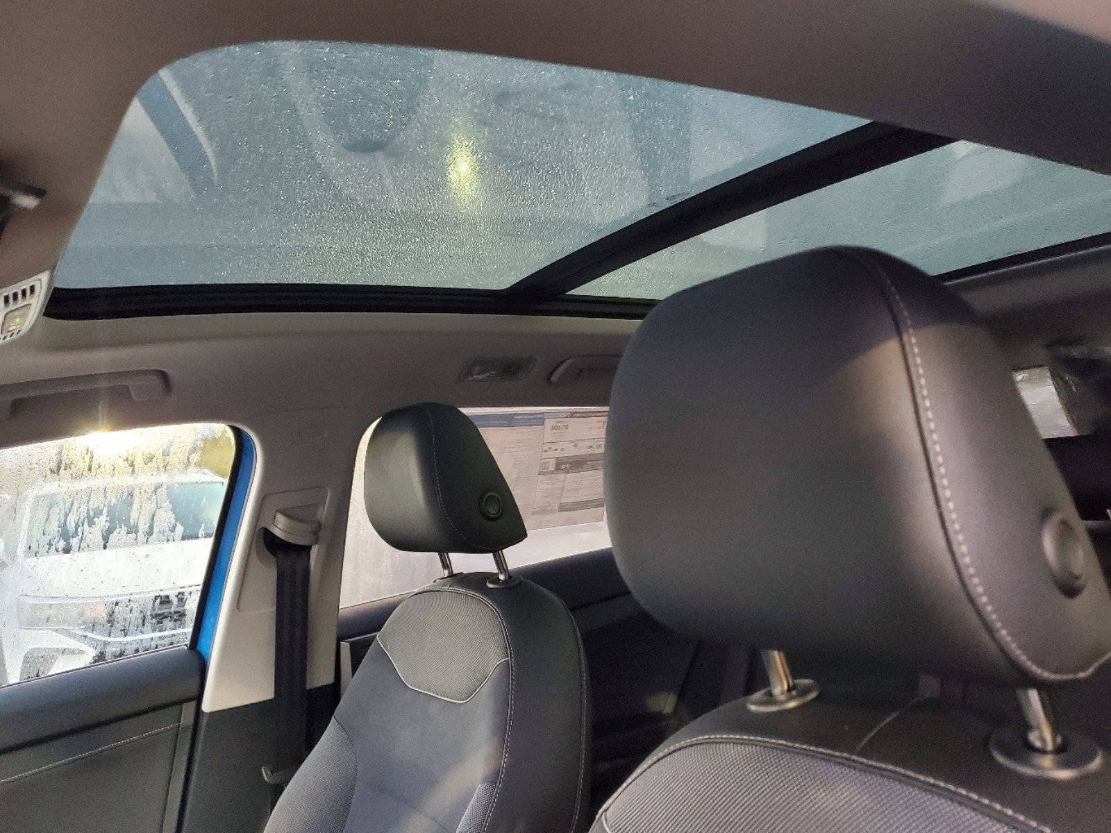 2025 Volkswagen Taos SE Black - Photo 8