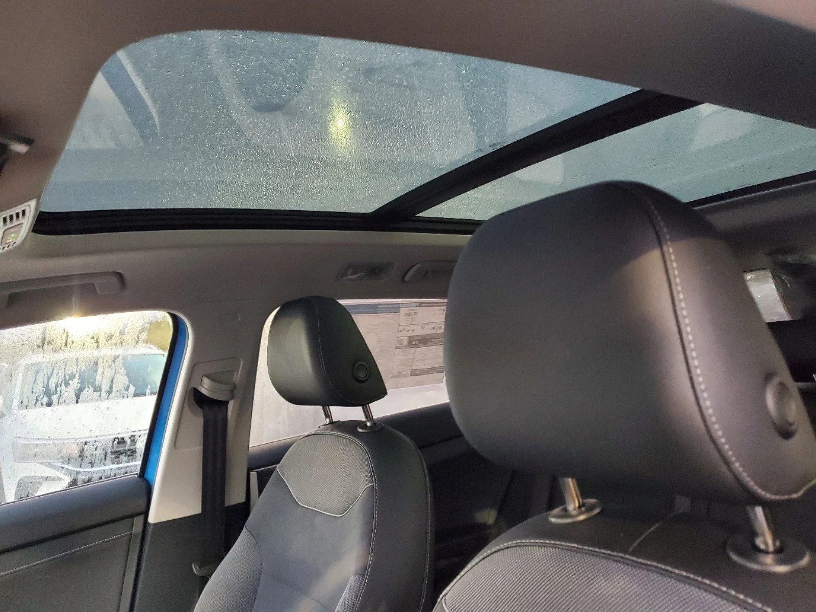 2025 Volkswagen Taos SE Black - Photo 8