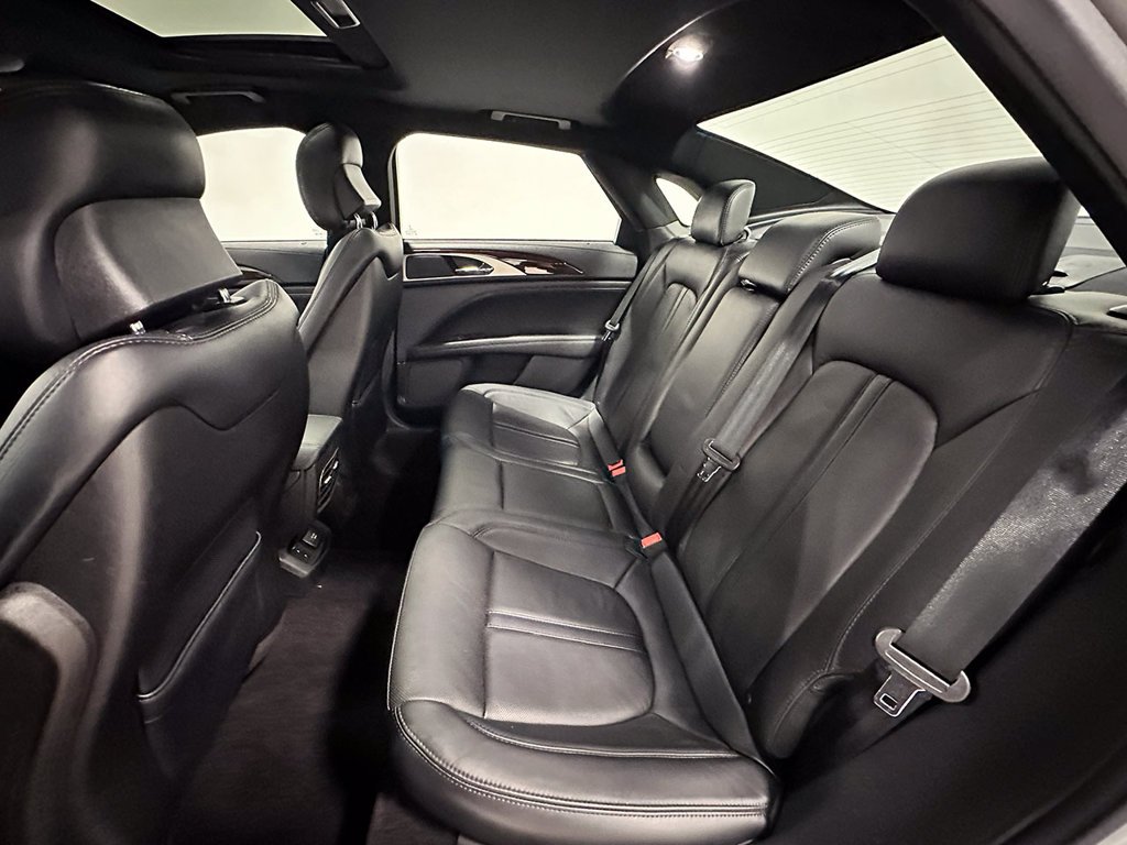 Used 2017 Silver Lincoln Reserve image 15