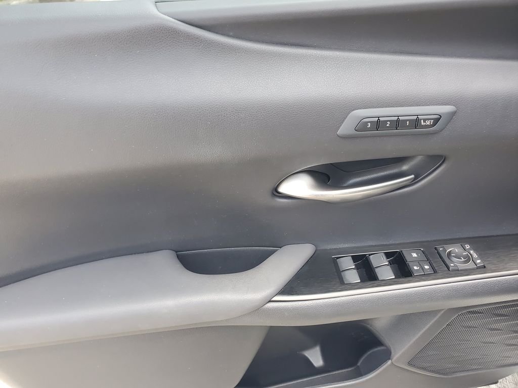 Used 2020 White Lexus 250h F SPORT image 19