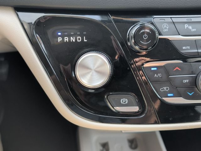 Used 2024 Silver Chrysler Touring L image 18