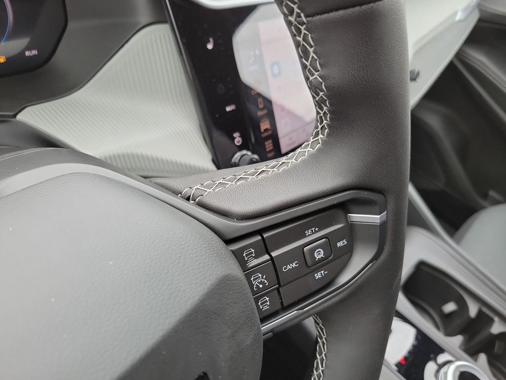 New 2026 Diamond Black Crystal Pearlcoat Jeep Laredo image 24