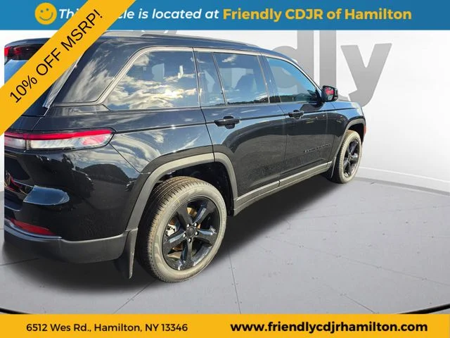 New 2026 Diamond Black Crystal Pearl-Coat Exterior Paint Jeep Limited image 6