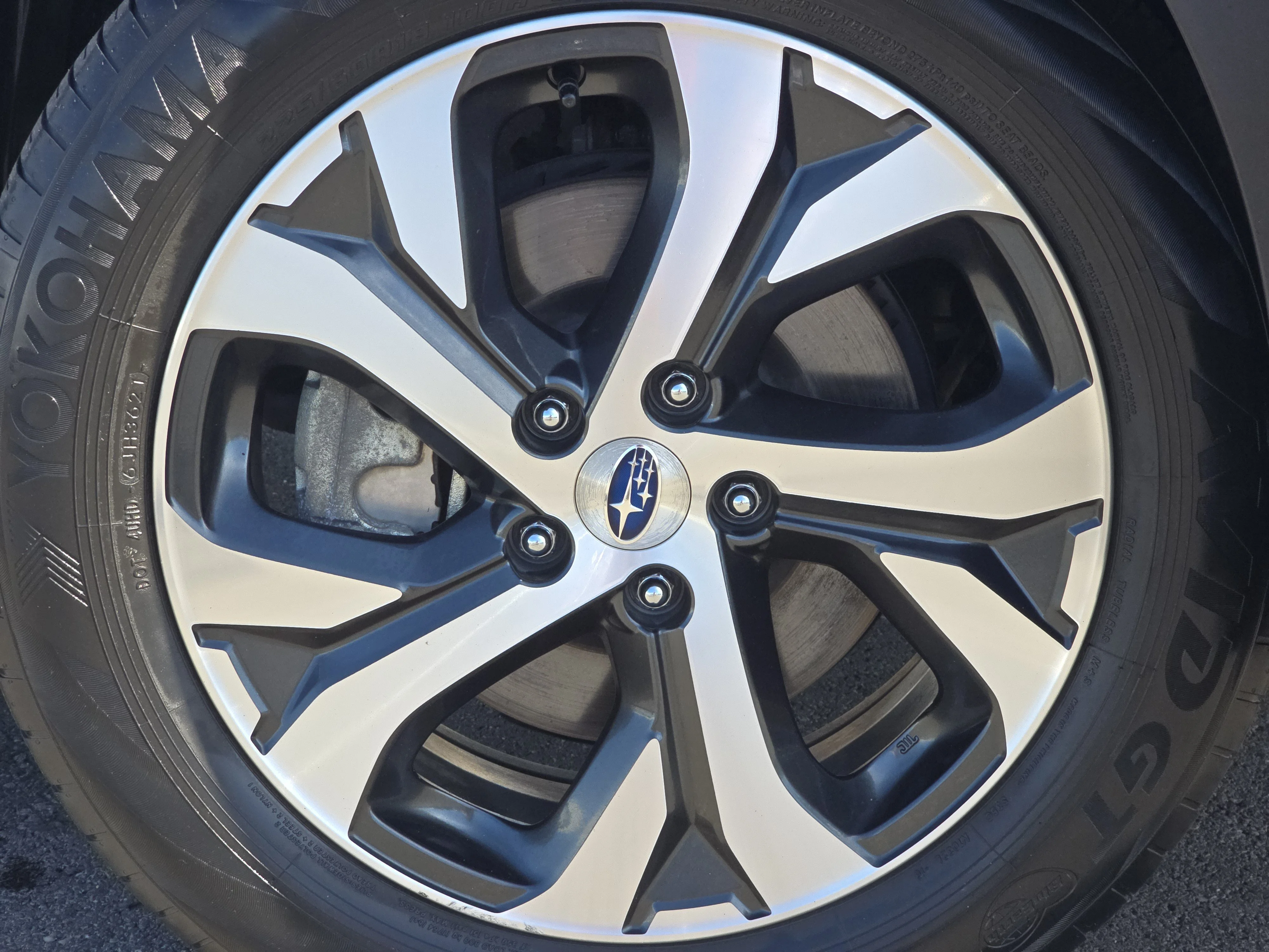 Used 2022 Ice Silver Metallic Subaru Limited image 16
