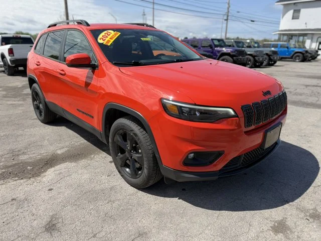 Used 2021 Spitfire Orange Clearcoat Jeep Altitude image 4