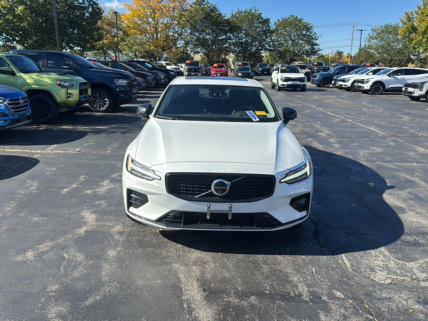 Used 2024 Crystal White Metallic Volvo Plus Dark Theme image 4