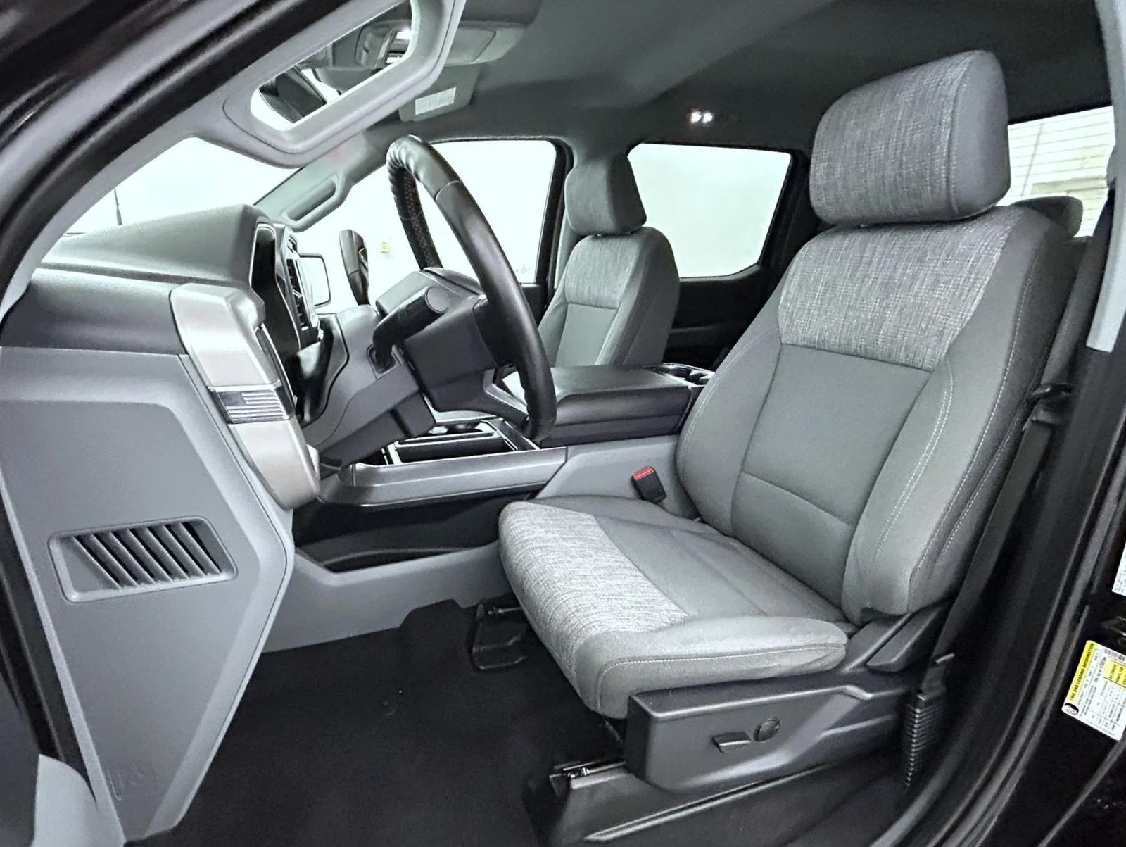 Used 2023 Black Ford XLT image 10