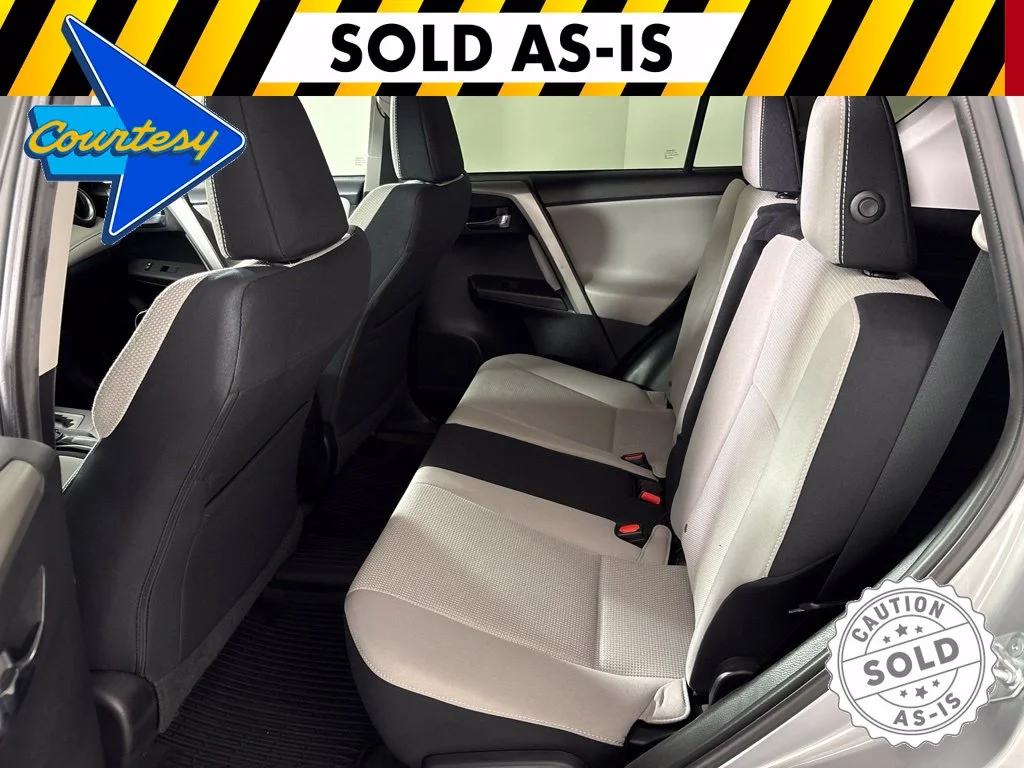 Used 2017 Silver Toyota XLE image 21