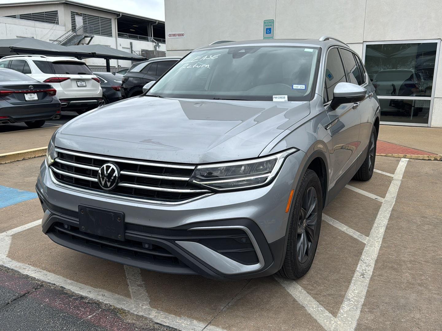 Certified Used 2023 Pyrite Silver Metallic Volkswagen SE image 1