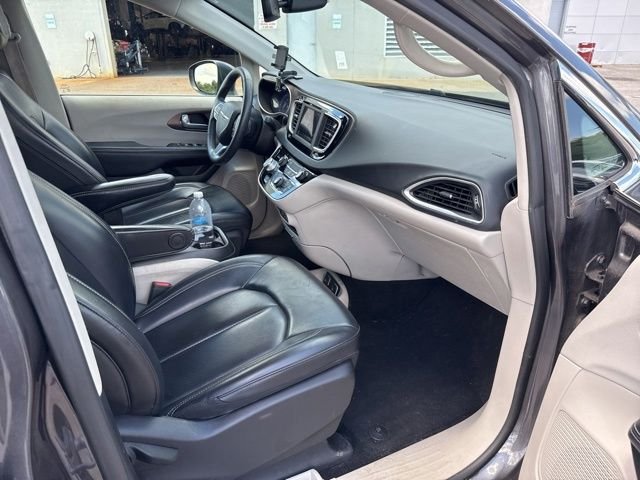 Used 2021 Gray Chrysler LXI image 11