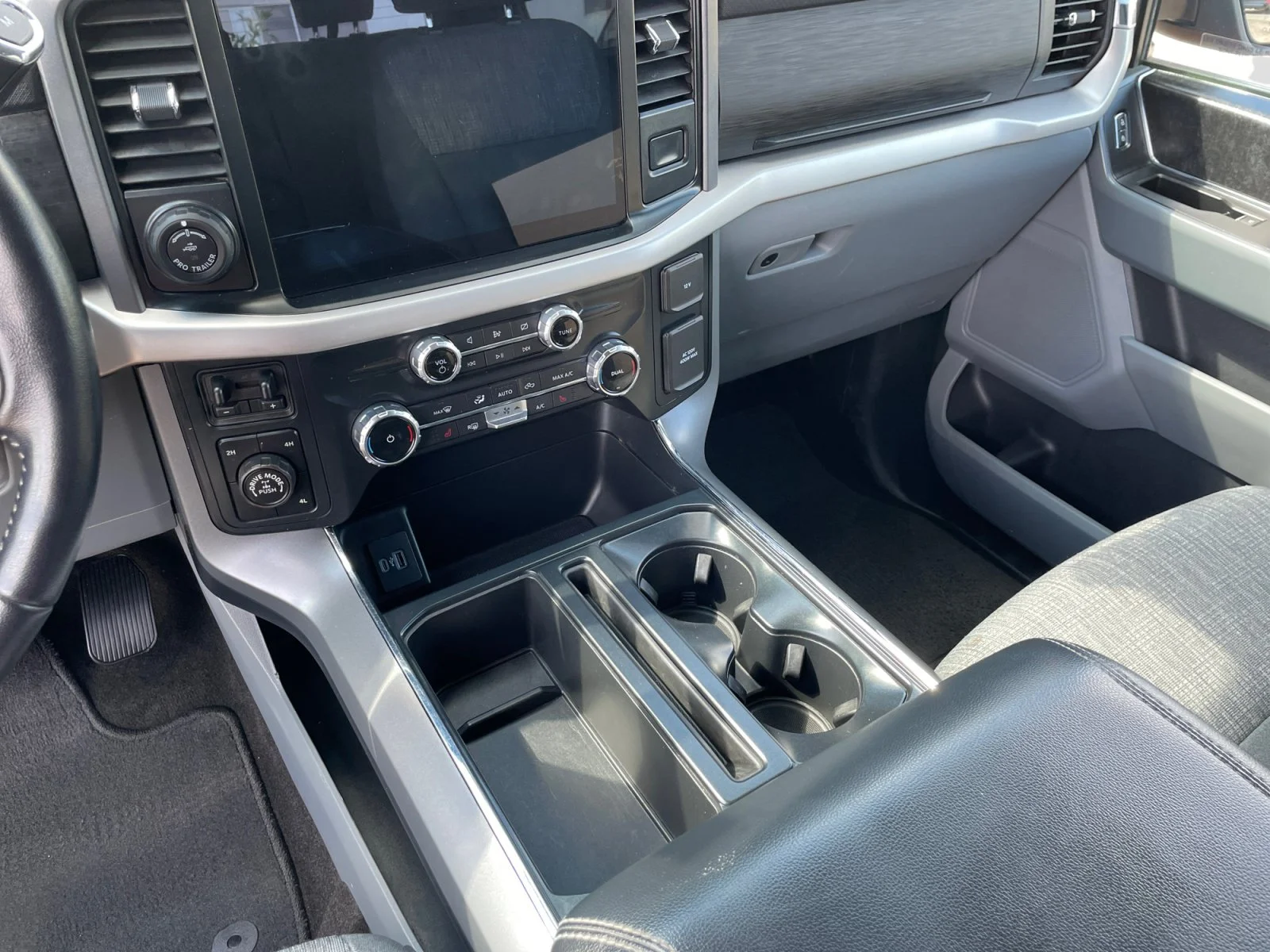 Used 2022 Red Ford XLT SuperCrew image 15