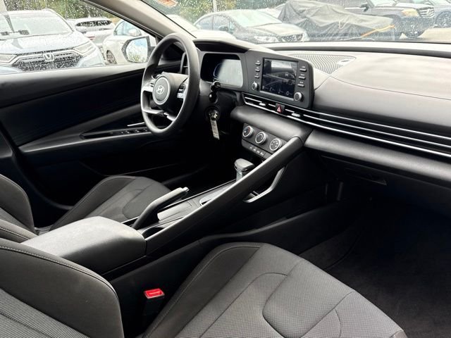 Used 2025 White Hyundai SE image 8