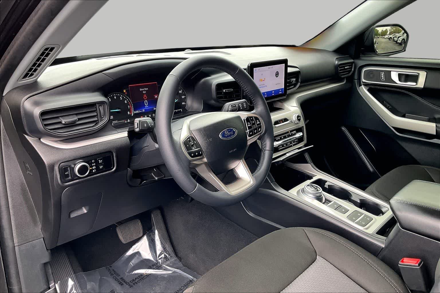 Used 2023 Agate Black Metallic Ford XLT image 14