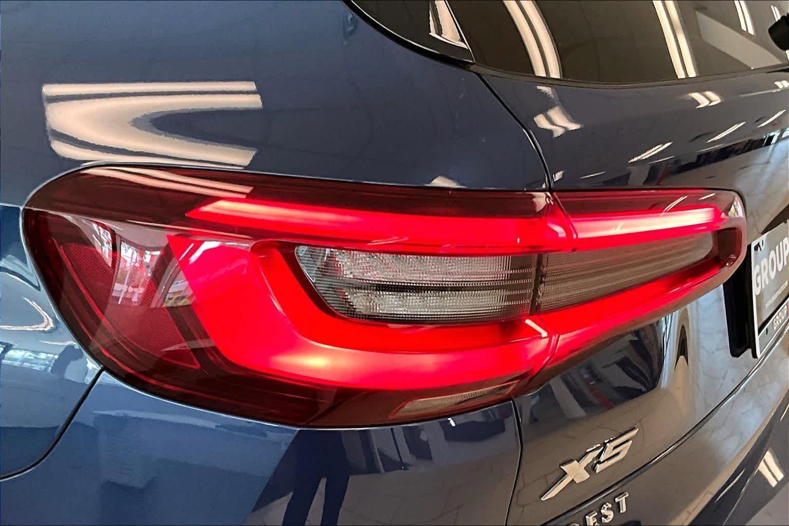 Used 2022 Phytonic Blue Metallic BMW xDrive45e image 27