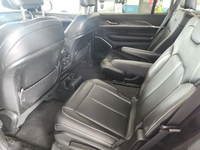 Used 2023 Velvet Jeep Limited image 10